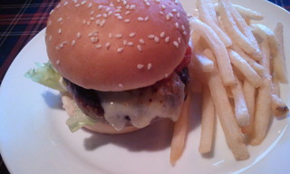 チーズ入りハンバーガー