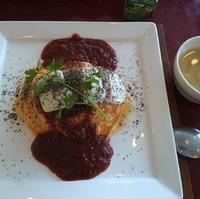 芽ぶきのオムライス　ベーコンと蔵王産モッ…