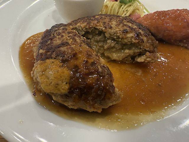 黒毛和牛ハンバーグの肉汁
