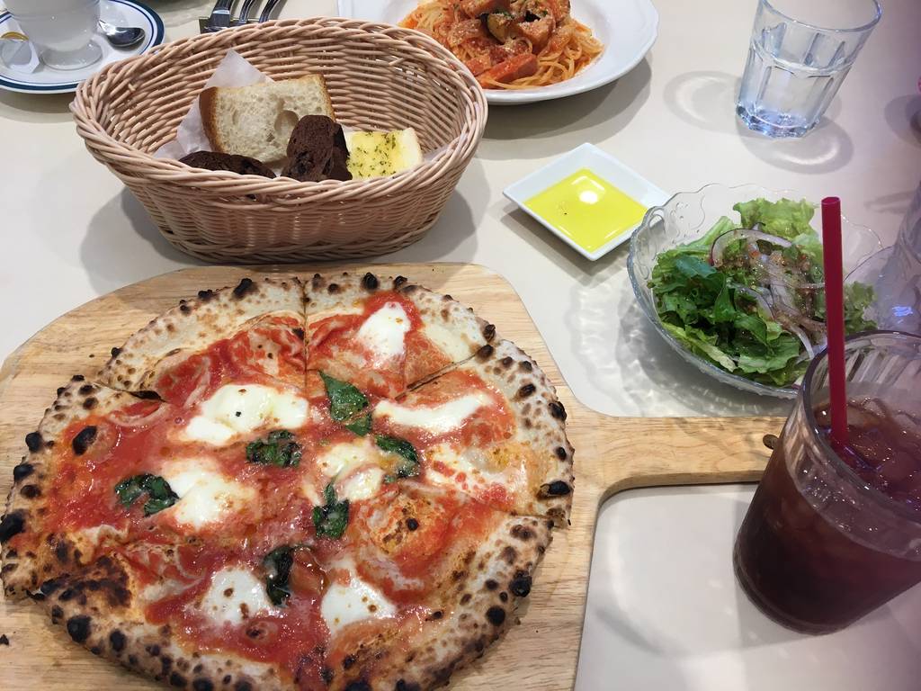 ランチ・ピザとスパゲッティ