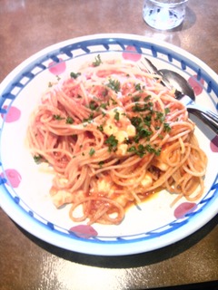 モッツァレアチーズとトマトのパスタ