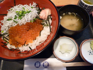 釜揚げしらすいくら丼