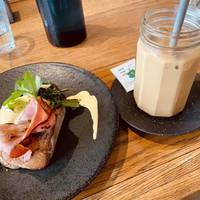 ベーコンエッグベネディクト