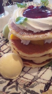 フルーツパンケーキ