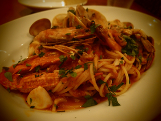 いろいろな魚介のトマトソース ペスカトーレ スパゲッティ