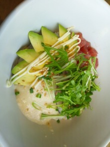 鮪とアボカドのネバトロボール