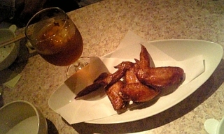 カリッと揚がった手羽先　お醤油味