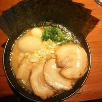 醤油豚骨らーめん