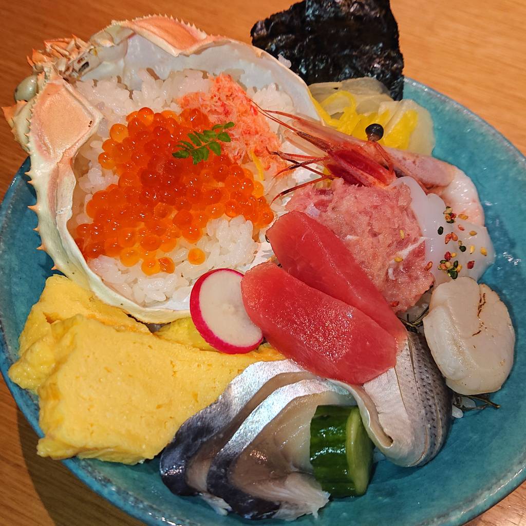 蟹飯イクラかけと鮪の彩り海鮮丼御膳～雲丹醤油～