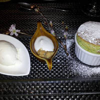 貫井園の狭山緑茶と抹茶のスフレ×桜のアイス