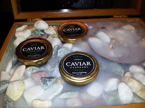 ロシアチョウザメのフレッシュキャビア（焼きたてのブニリ）