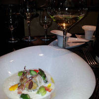 香ばしく焼いた殻牡蠣のムニエル　新玉ねぎ…