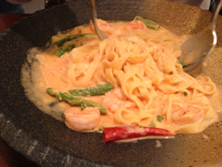 エビとアスパラのトマトクリームパスタ