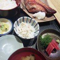 焼魚と刺身の定食