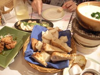 炭火焼き4種のパンのチーズフォンデュ