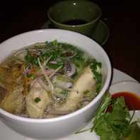 “フォー”鶏肉のベトナム風汁そば