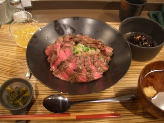 牛ステーキ丼定食