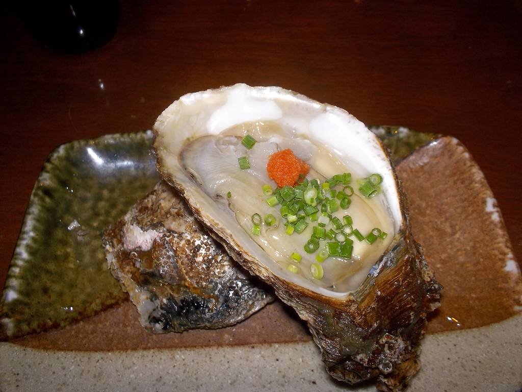 新鮮な天然生牡蠣・刺身１０点盛り