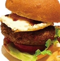 ビーラックスデミたまバーガー