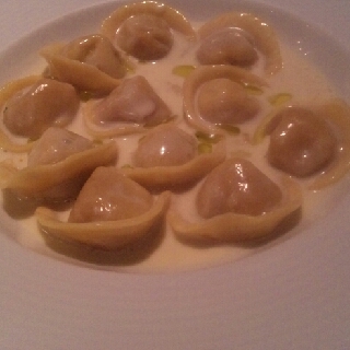 かぼちゃを詰めたパスタのカペレッティ