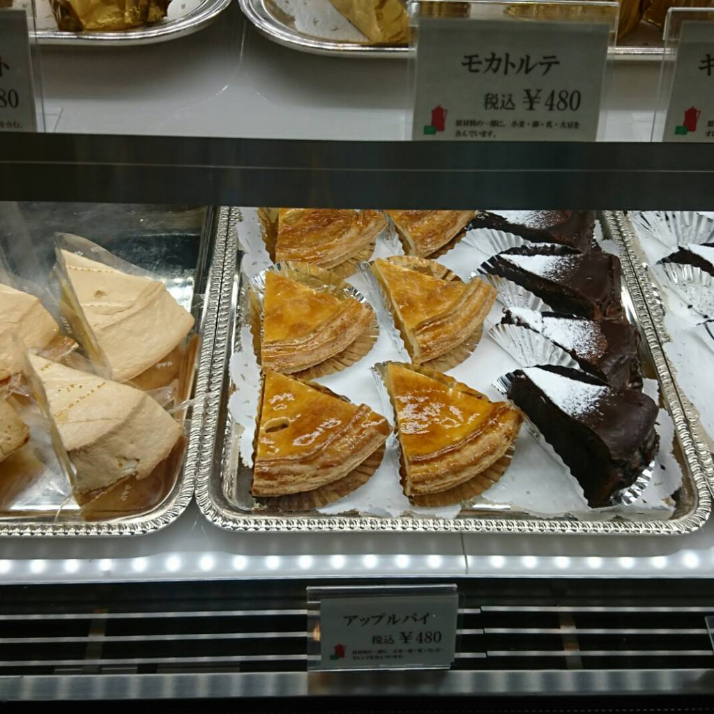 イノダコーヒ本店の、ケーキのアップルパイとフォンダンショコラです。