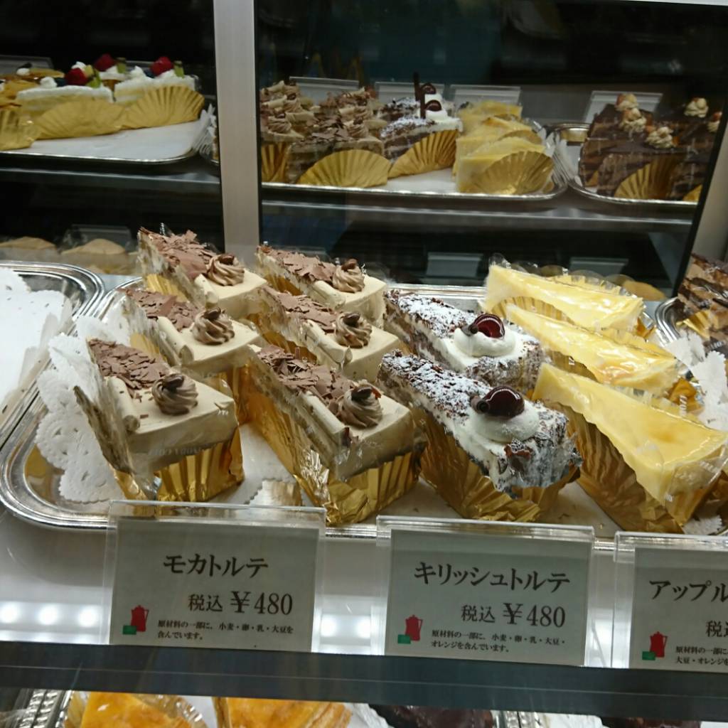 イノダコーヒ本店の、ケーキのキリシュトルテとモカトルテです。