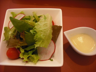 手作りドレッシングの野菜サラダ