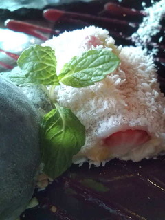 トロピカルフルーツの白玉クレープ