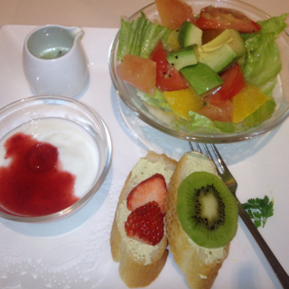 アボカドとシトラスのサラダプレート