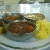 平日　　　　　　１１：００～１４：３０　…