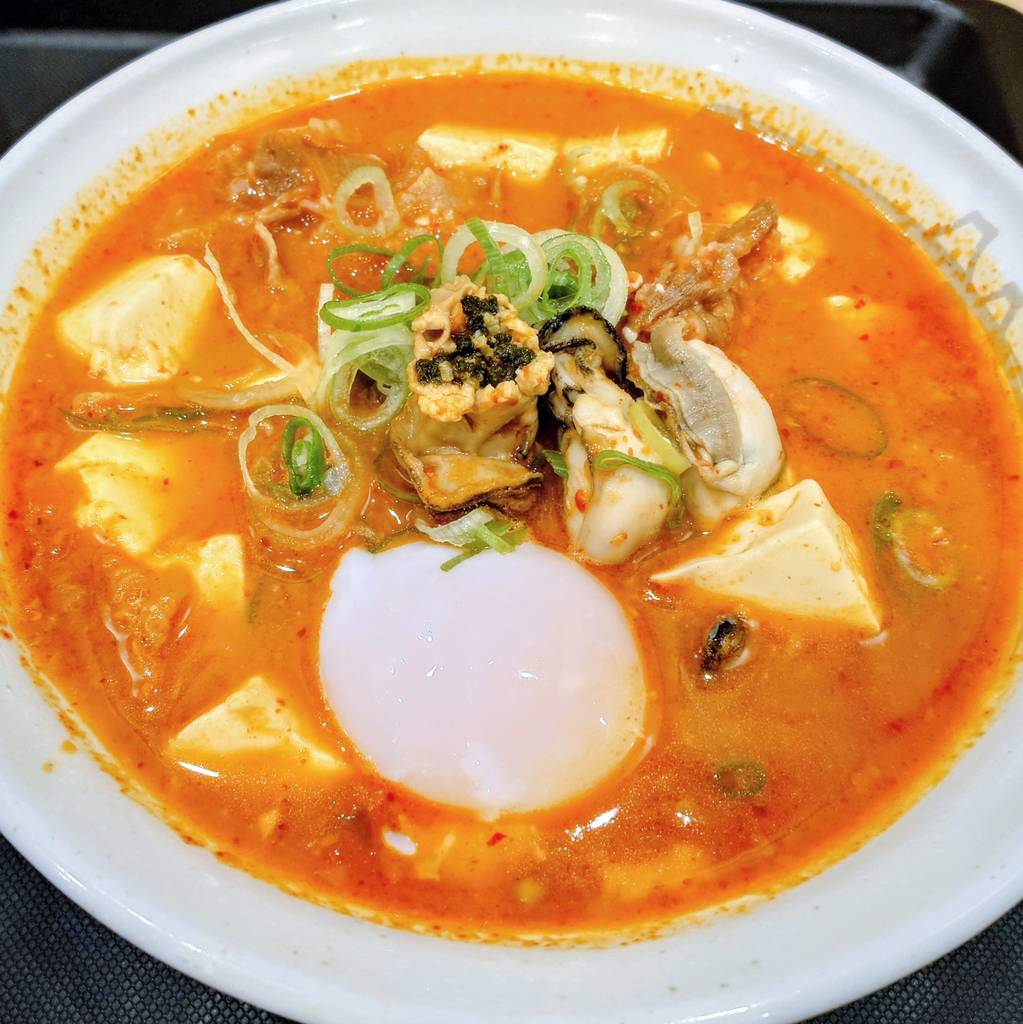牡蠣入り牛豆腐キムチチゲ