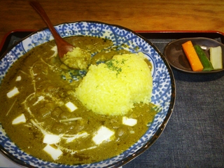 ほうれん草とモッツァレラのカレー