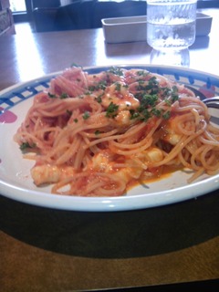 トマトとモッツァレラチーズのパスタ