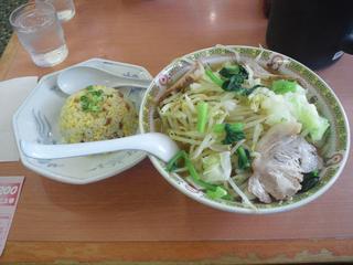 野菜ラーメン　半チャーハン