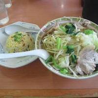 野菜ラーメン　半チャーハン