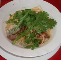 活アサリと春菊のさっぱりビアンコソース