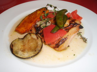 チキンモモ肉の香草グリル ライムソース