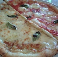 ハーフ＆ハーフ（マルゲリータ＆クワトロフ…