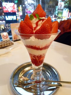 ストロベリーパフェ
