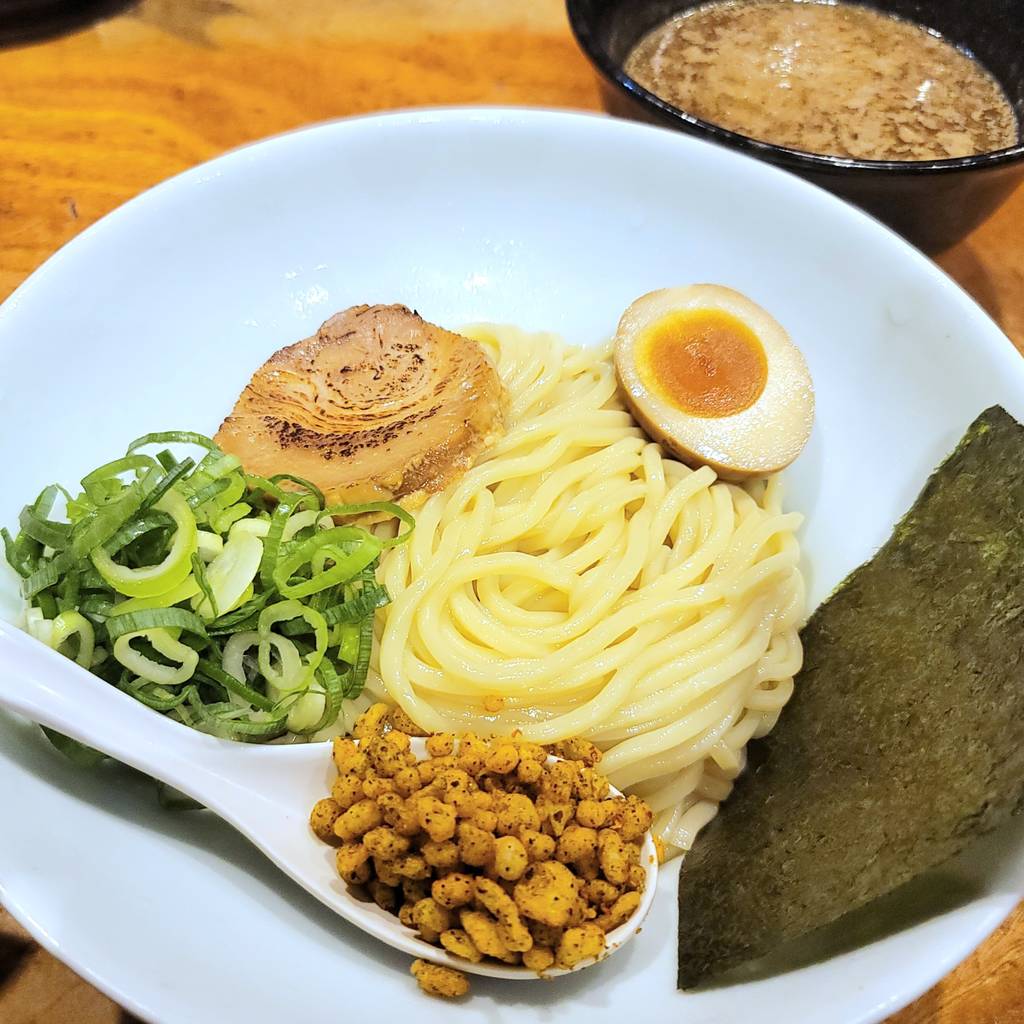 太つけ麺　特製黒七味たぬき玉添え