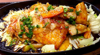 本場韓国産キムチと熟成豚ロースのキムチ炒め定食