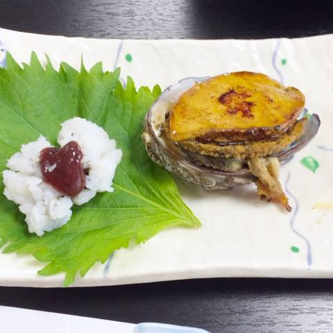 はもの湯引き梅肉添えと蒸しアワビ