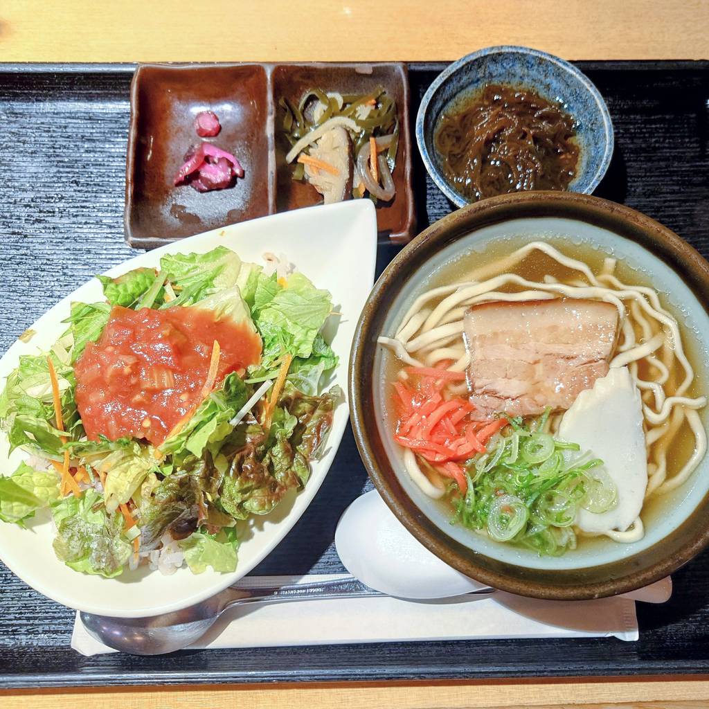 半沖縄そば＆半タコライス