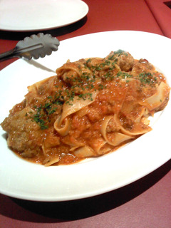 自家製ミートボール´モンデギーリ´の　トマト煮込み　フェットチーネ