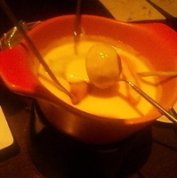 スイスのチーズフォンデュ