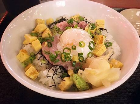 【海鮮丼】温玉ねぎとろ丼
