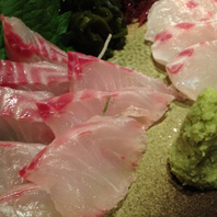 各種お造り（本日の獲れたて鮮魚）