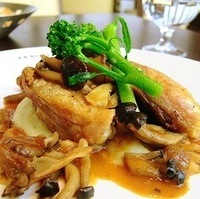 ひな鶏骨付もも肉のロースト　フォレスティ