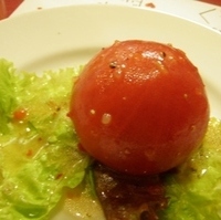 丸ごとトマトのサラダ
