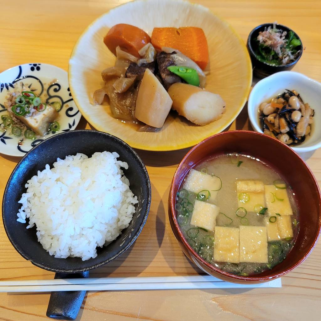 和牛カルビ肉じゃが定食